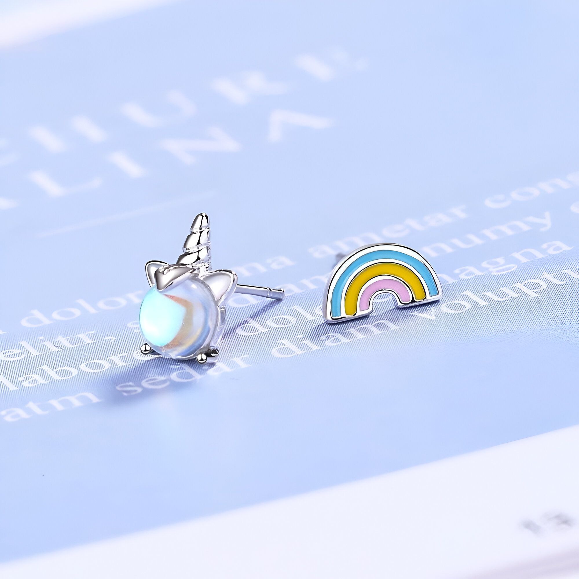 Idée cadeau Licorne - Boucles d'oreilles arc-en-ciel kawaii – Image 3