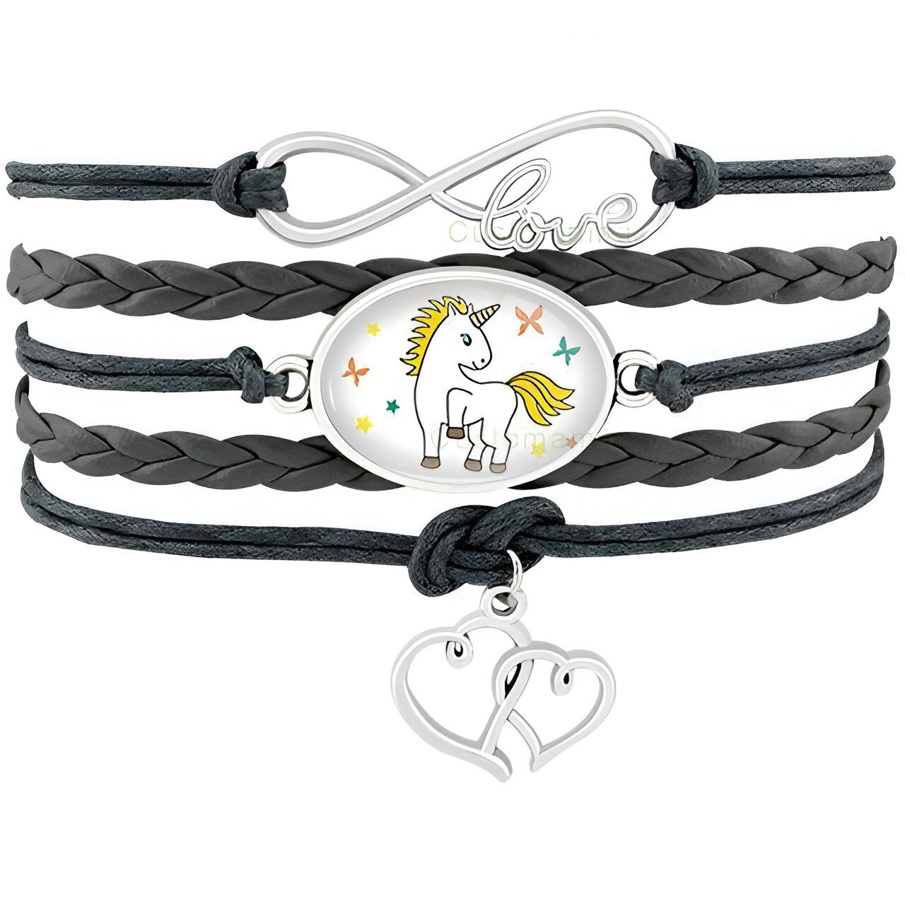 L'image représente un bracelet en cuir tressé de couleur marron avec un pendentif en forme de licorne. La licorne est représentée avec une crinière et une queue jaunes, un corps blanc et des étoiles roses et bleues autour d'elle. Le bracelet est également agrémenté d'un fermoir en forme de cœur.