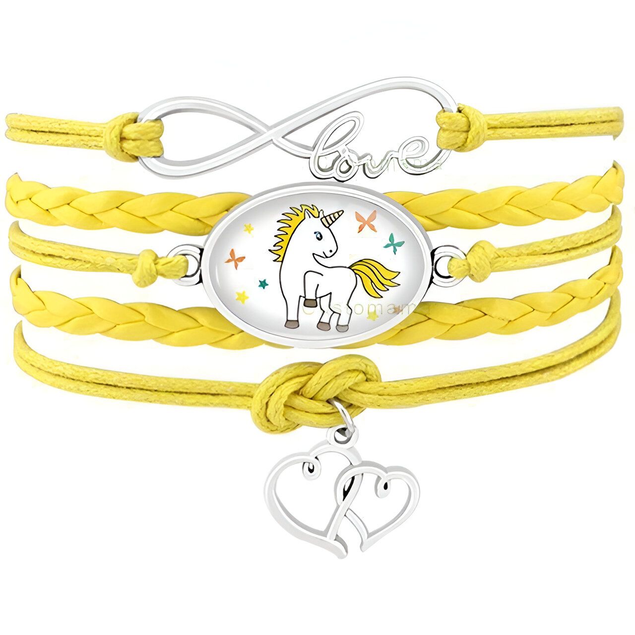 Un bracelet en cuir jaune avec un pendentif en forme de licorne et un pendentif en forme de cœur. Le bracelet est également décoré de deux breloques en forme d'étoile et de deux breloques en forme de lune.