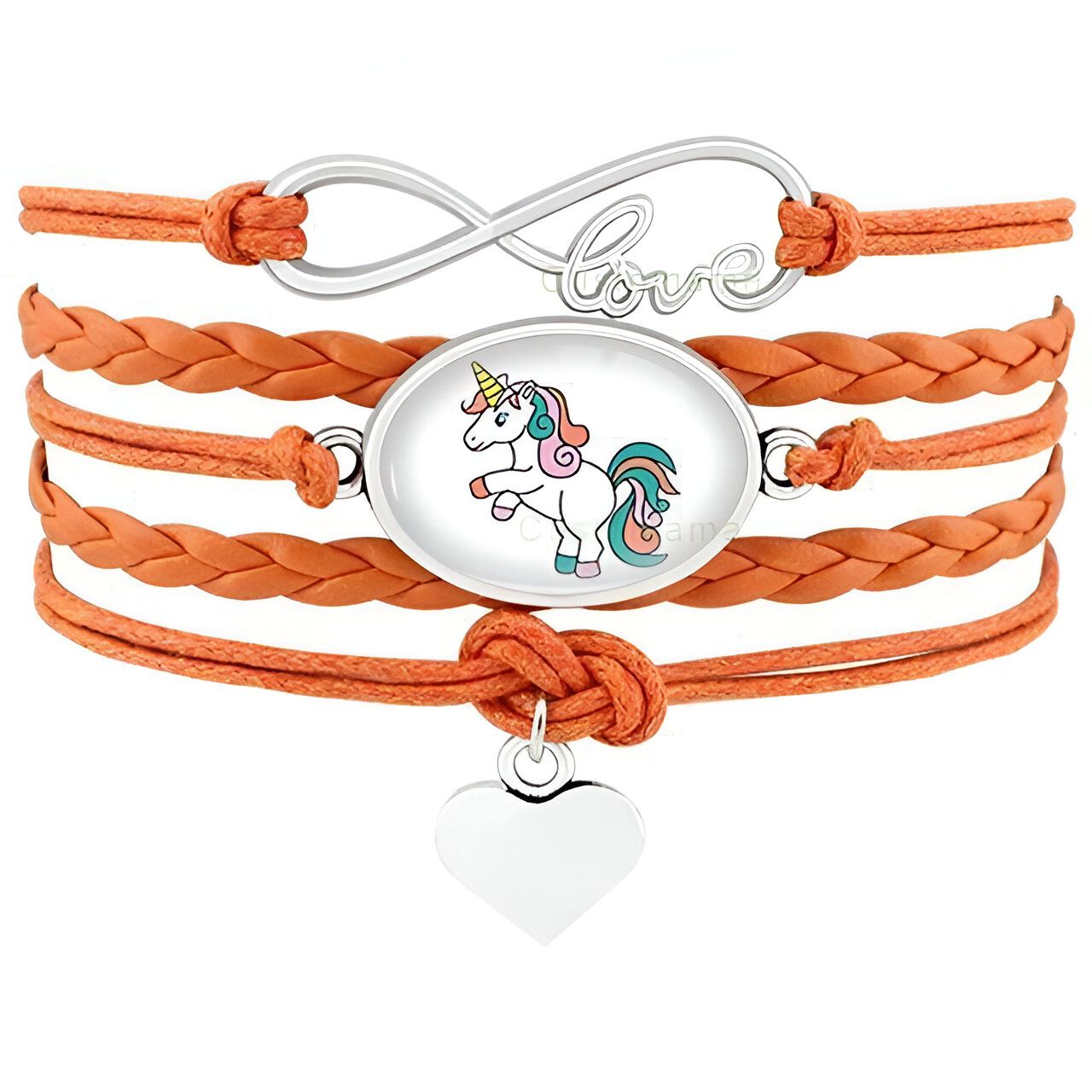 Un bracelet en cuir orange avec un pendentif en forme de cœur et un pendentif en forme de licorne. Le bracelet est composé de trois brins de cuir tressés. Le pendentif en forme de cœur est en métal argenté et le pendentif en forme de licorne est en résine colorée. La licorne est représentée avec une crinière et une queue arc-en-ciel.