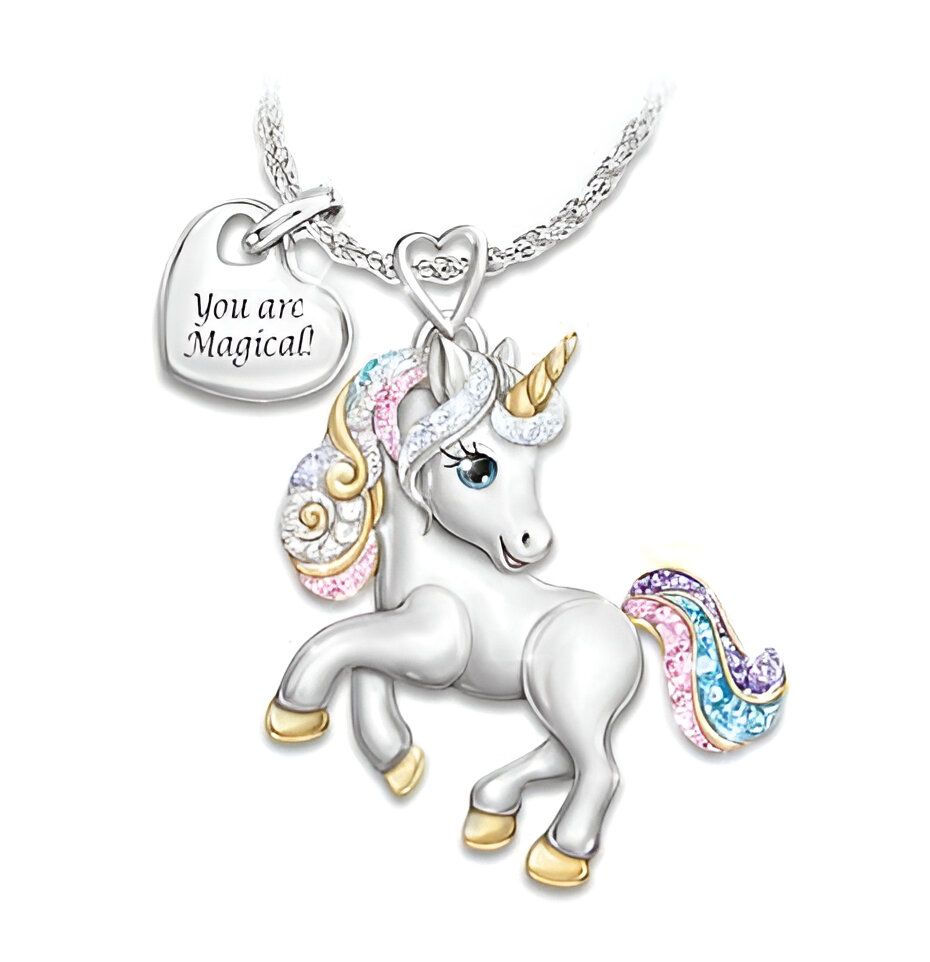 Un collier avec un pendentif en forme de licorne. La licorne est blanche avec une crinière et une queue arc-en-ciel. Elle a un collier avec un pendentif en forme de cœur avec l'inscription "You are magical".