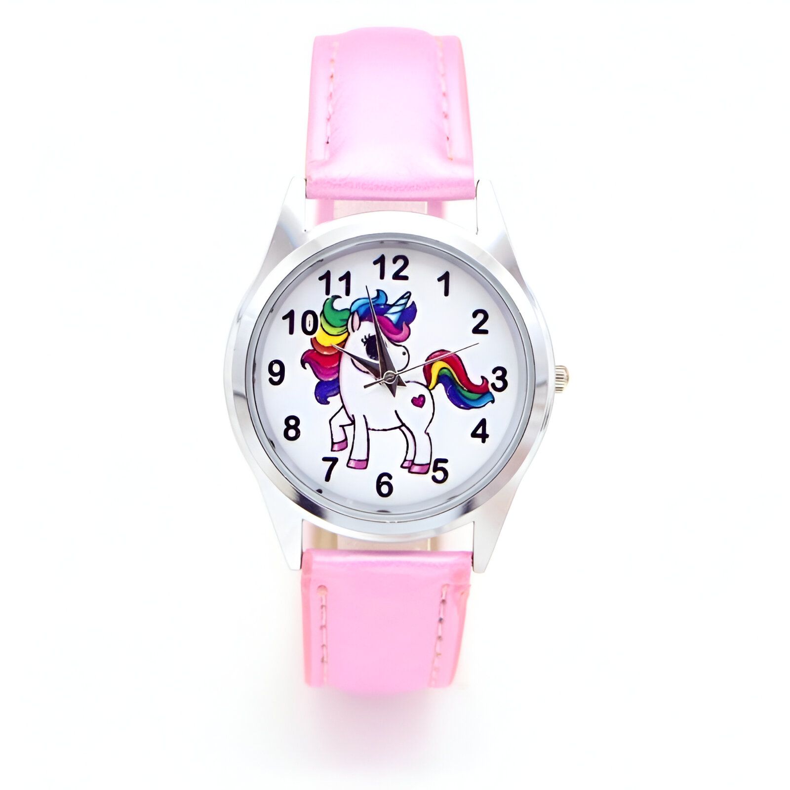 Une montre licorne avec un bracelet en cuir rose. Le cadran de la montre est blanc avec une image de licorne arc-en-ciel.