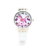 Une montre blanche avec un bracelet en cuir blanc. Le cadran de la montre est rose et blanc avec une image de licorne et de fleurs.