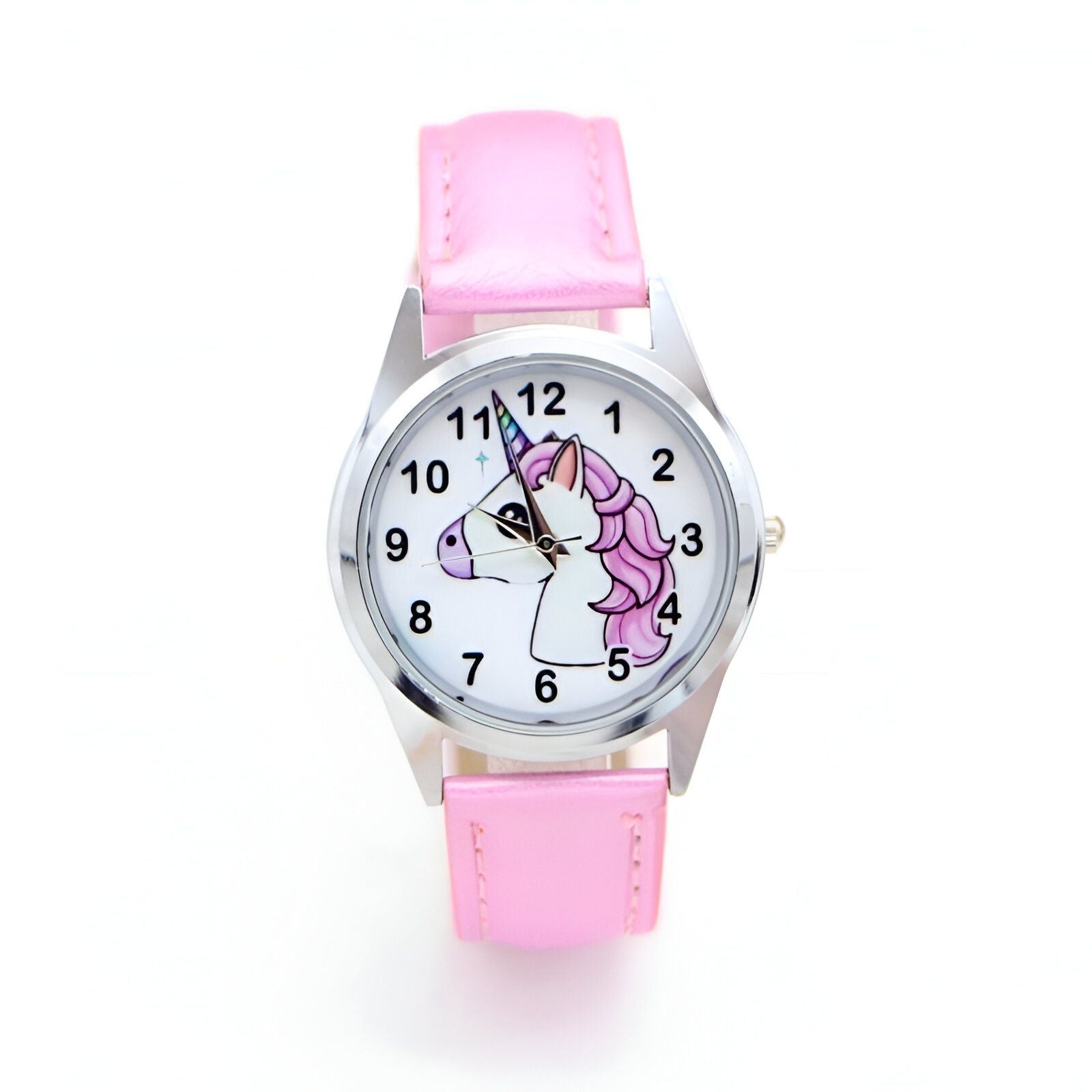 Une montre rose avec un bracelet en cuir et un cadran rond avec un motif de licorne.