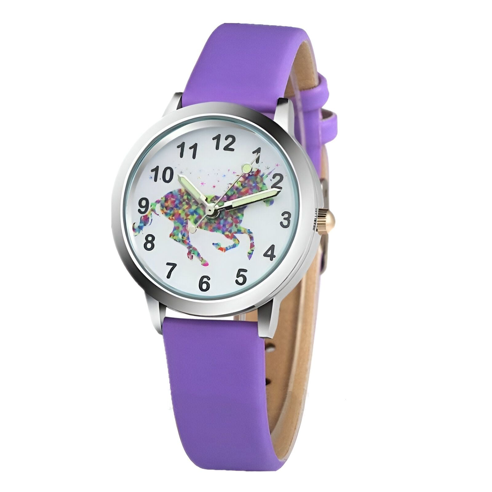 Une montre licorne avec un bracelet en cuir violet. Le cadran de la montre est blanc avec une image de licorne arc-en-ciel.